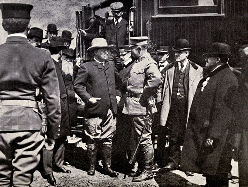 ARRIVAL AT GARDINER, MONT.
(ENTRANCE TO YELLOWSTONE NATIONAL PARK.)