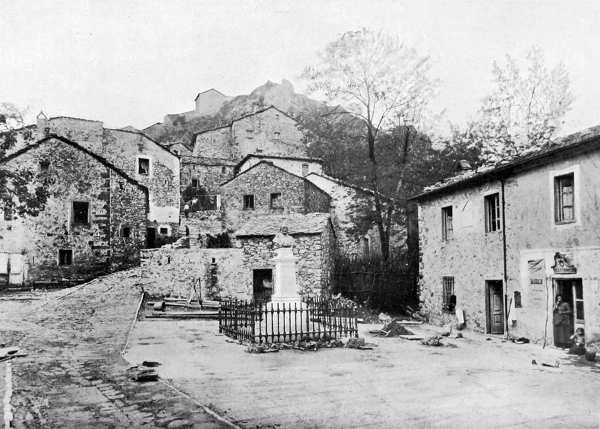 MONTEFEGATESI — PIAZZA XX SETTEMBRE. (Fot. Pellegrini).